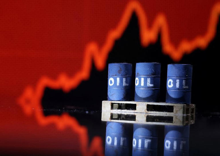 Oil slips for third session on likely ‘higher for longer’ US rates