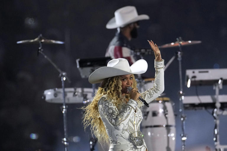 When Beyonce took the stage at halftime of the game between the Houston Texans and the Baltimore Ravens